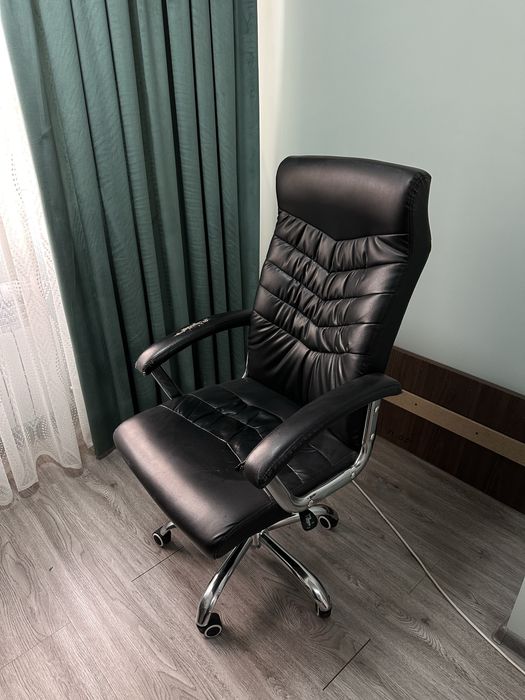 Офисной мебил Стол 160 га 70 кресло качални