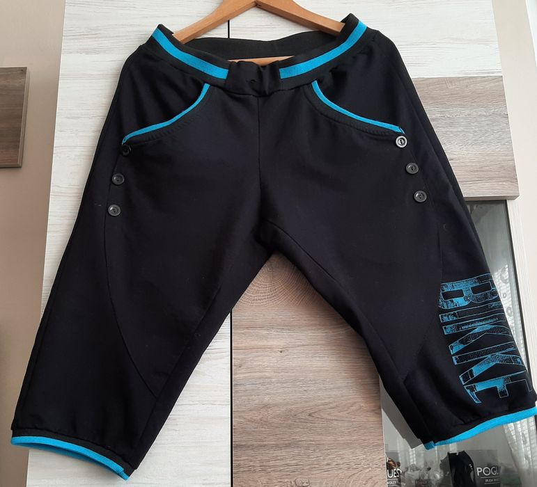 Нов ,еластичен и ефектен,черен елек,Eластични  слим дънки и камуфлажен