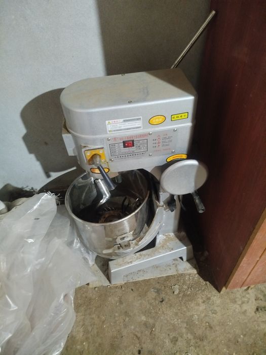 миксер ва буханка и печения учун печка сотилади ишлатилмаган тоза