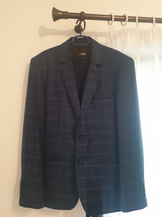 Vând costum bărbătesc mărimea L