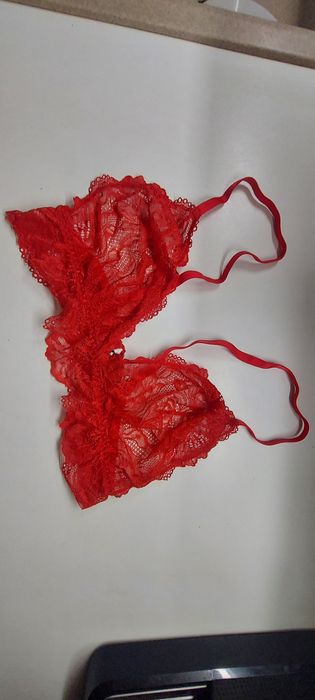 Sutien din dantela rosu, nou, marimea 42
