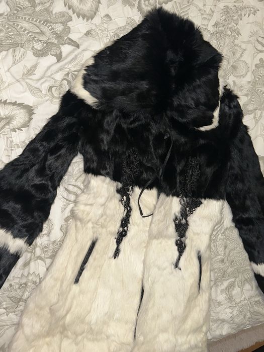 Черно и бяло палто от заешки косъм, изцяло естествено