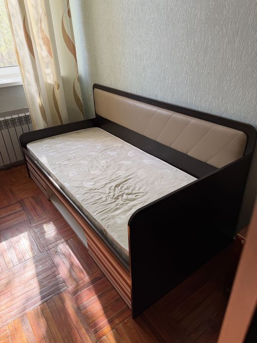 Кровать с матрасом