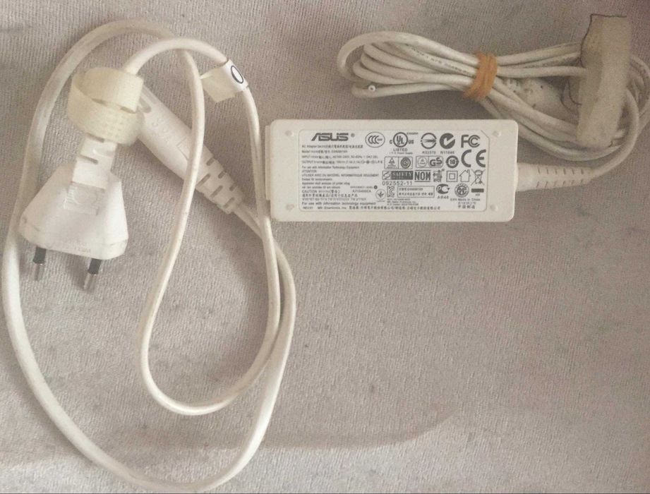 Продавам на части Netbook Eee PC1001PXD