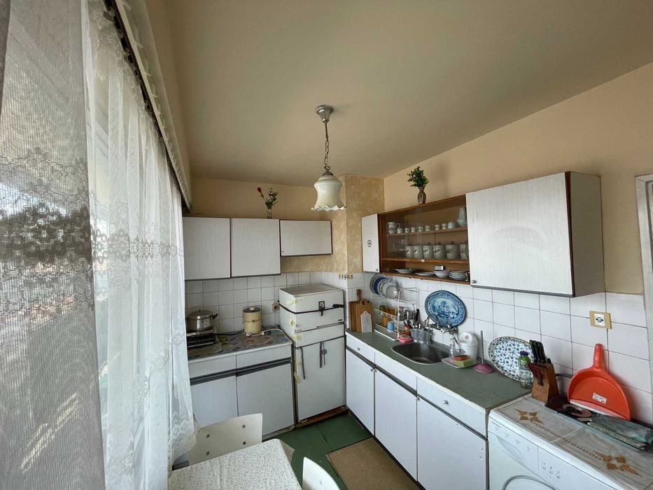 Продава се Тристаен апартамент в Карнобат - 65 кв.м за 1000 €/кв.м - Снимка #3