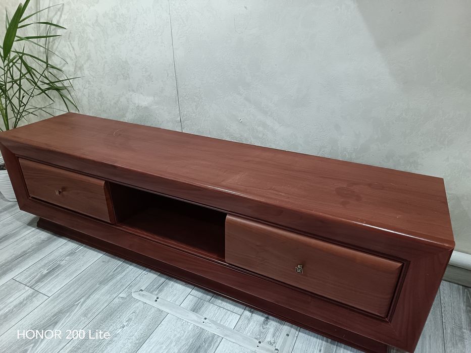 Продам тумбу под ТВ.