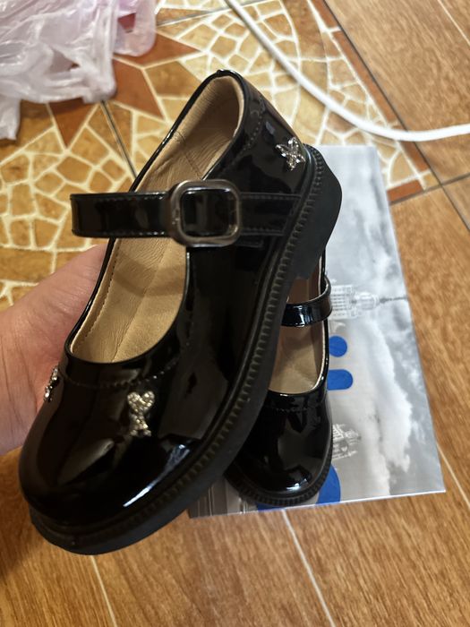 Продам детские туфли