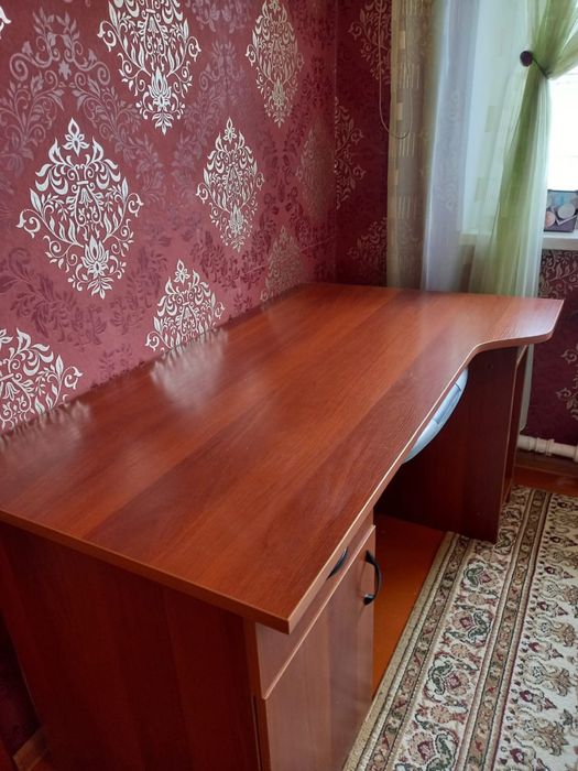 Письменный стол