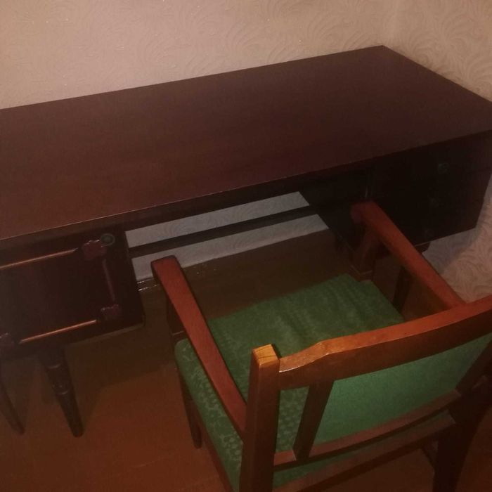продаю рабочий стол с креслом