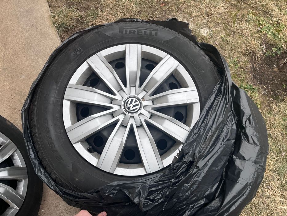 Set 4 roți VW Tiguan R17 originale – jante tablă + anvelope iarnă Pire