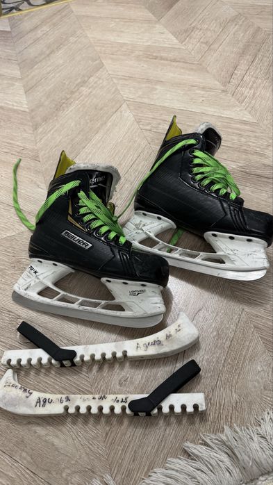 Коньки хоккейный