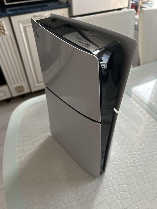 Playstation 5 slim, почти новая, консоли два месяца