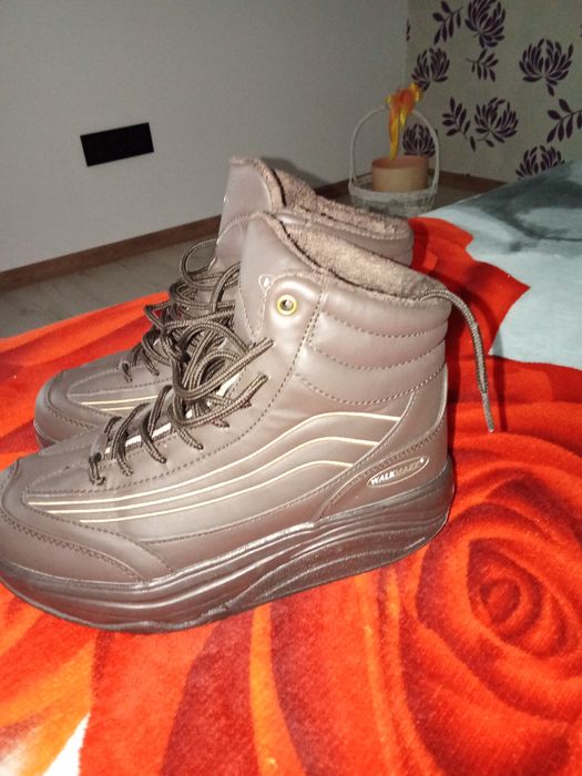 Ghete damă noi Wallmax.