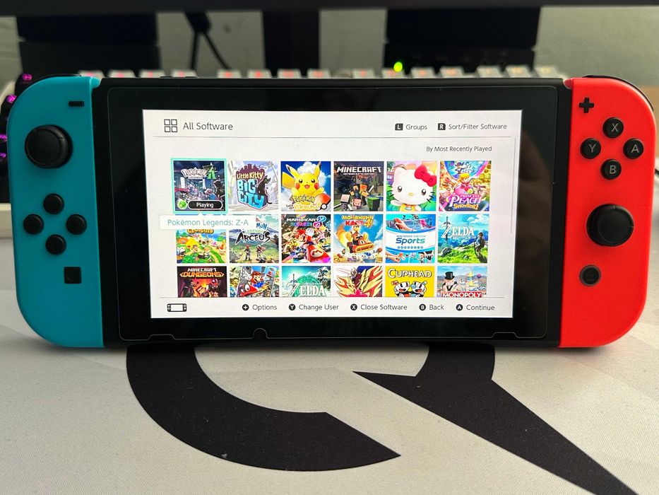 Nintendo Switch [V2] Modat cu CIP, 256 GB, 21 de jocuri + accesorii