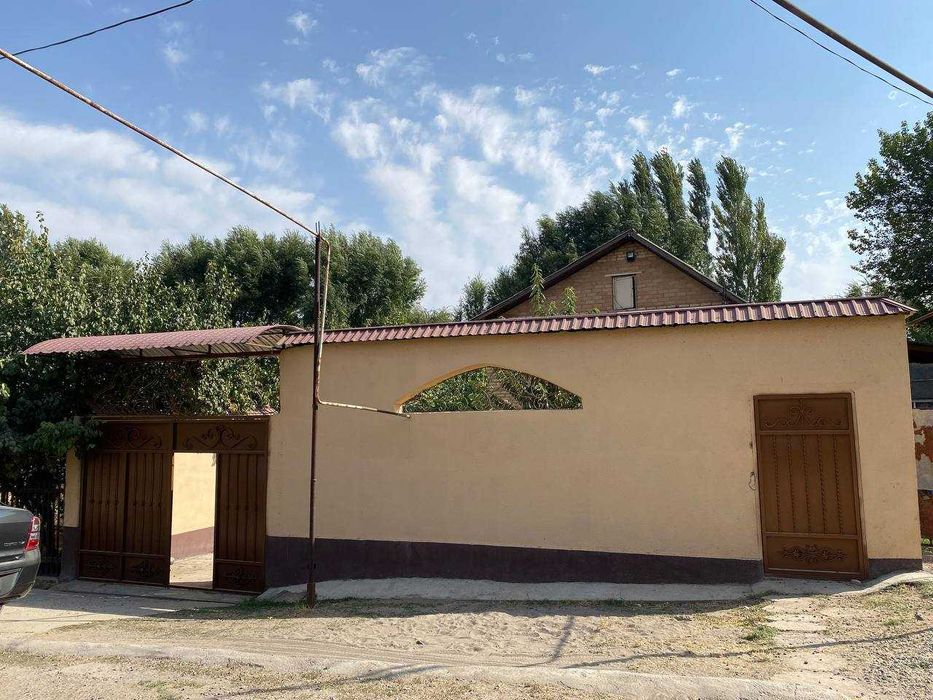 Продаётся двухэтажный дом/дача в Чирчике (ориентир Джалаир,СВТ «Куёш»)