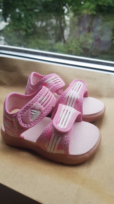 Vand sandale roz Adidas nr. 20 ( 12, 5 cm )