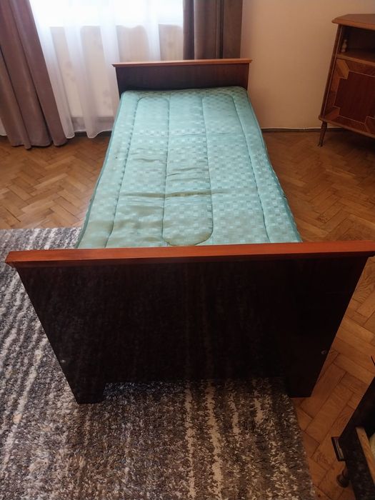 Vand 2 paturi de o persoana