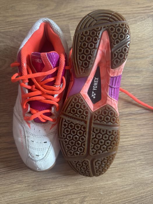 Кроссовки yonex в хорошем сочтоянии