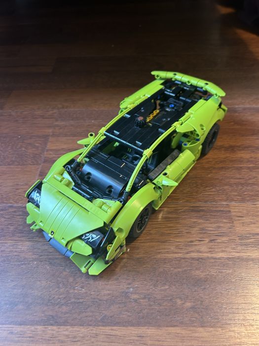LEGO Technic 42161 Lamborghini Huracán Tecnica – completă, stare foarte bună