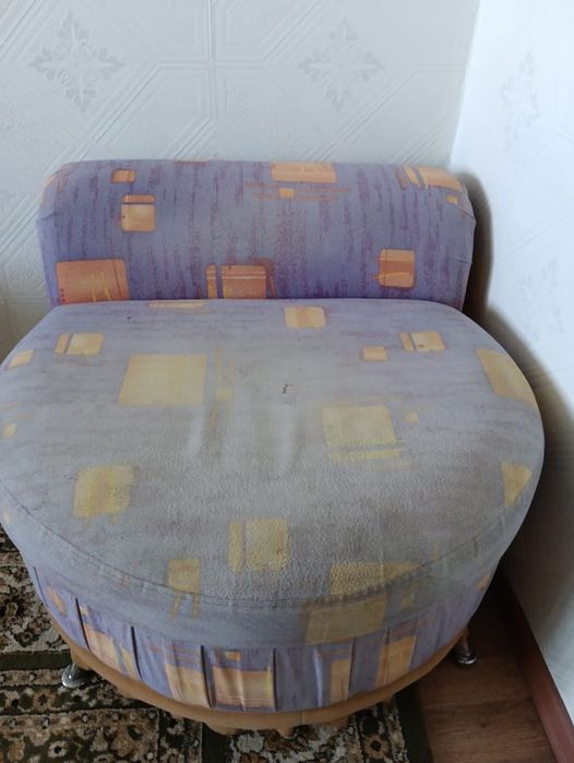 Отдам даром.диван софа с пуфиком самовывзоз