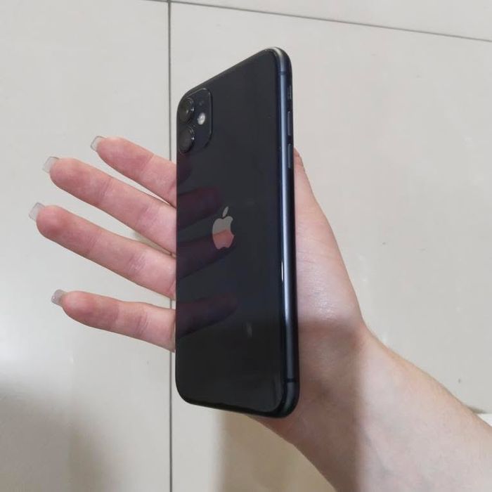 Продам Айфон 11 ,82 акум