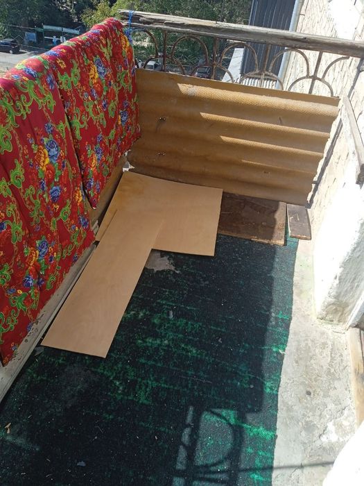 Chirchiq shahar 500 kada fitnes domni tepasida 1-xonali kvartira sotil