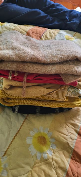 Подарявам зимни пуловери, шалове, шапка