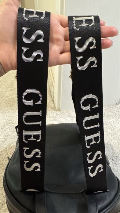 Раница кожена на Guess