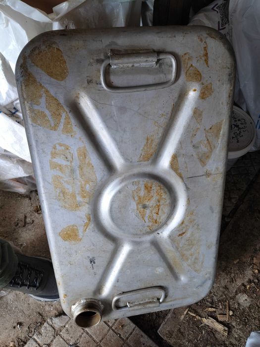 Стар алуминиев резервоар