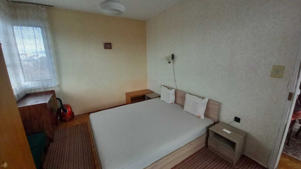 Двустаен апартамент в жк Надежда 4