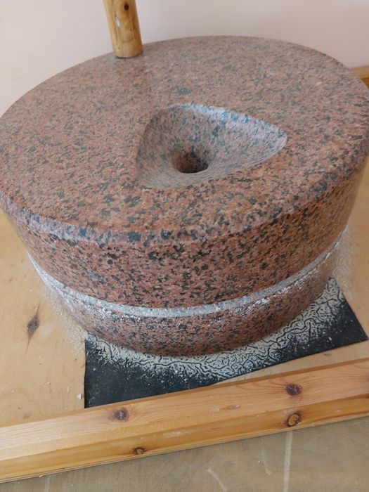 Каменные жернова