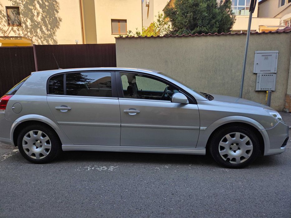 Vand masina de FAMILIE  Autoturism OPEL SIGNUM argintiu 1.9 CDTI