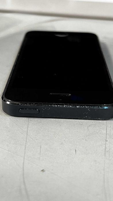 Продам iPhone 5.