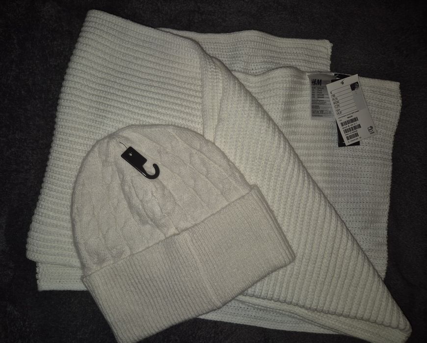 Бели шапка и шал H&M
