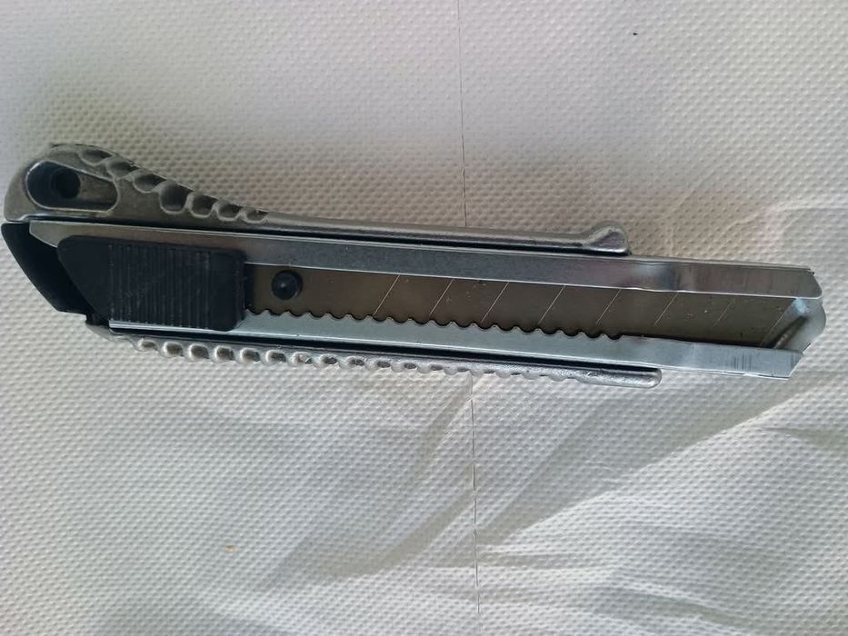 Cutter metalic aliaj 18cm