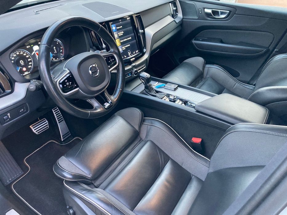 Volvo xc 60 R-Design automata an 2020 /190cp-proprietar-