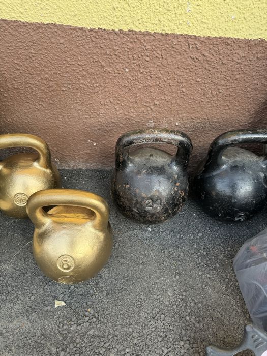 Гирь 8кг 24кг.