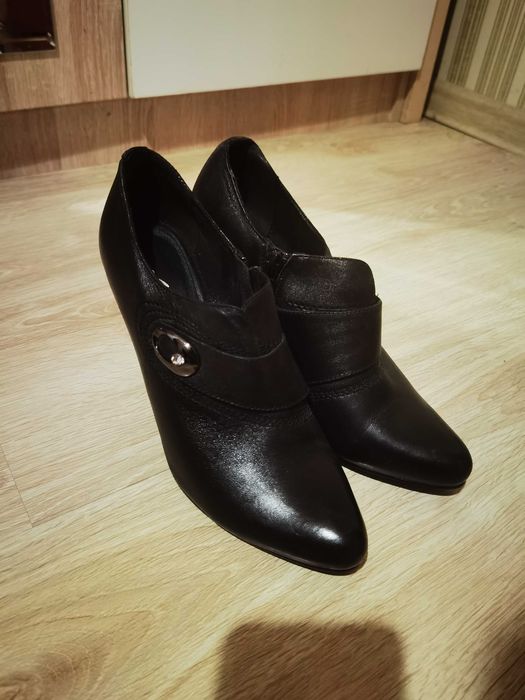 Продам женскую обувь