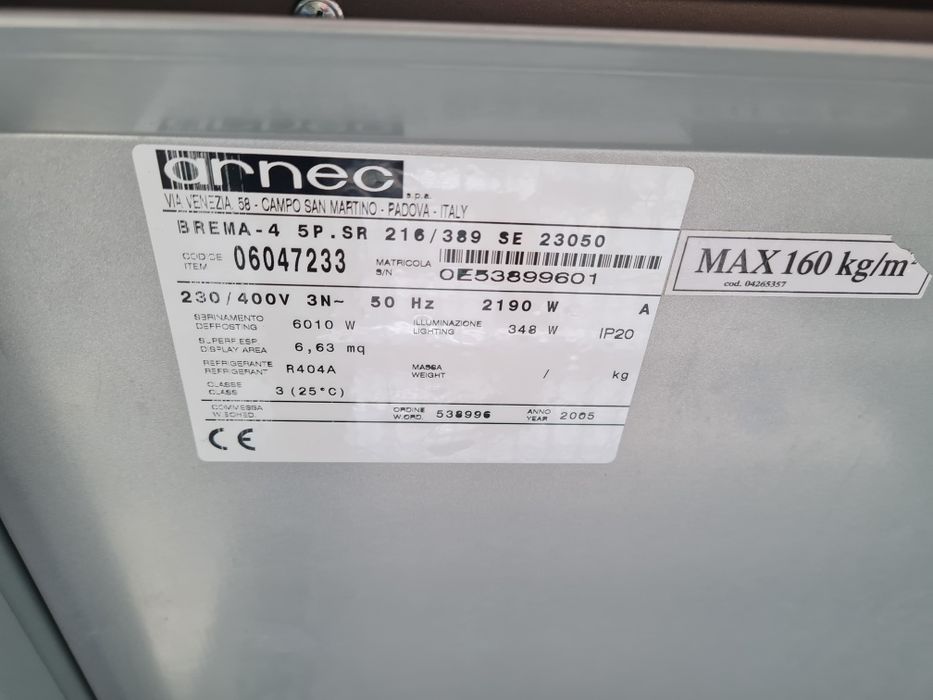 Крайстенна хладилна витрина с вратички