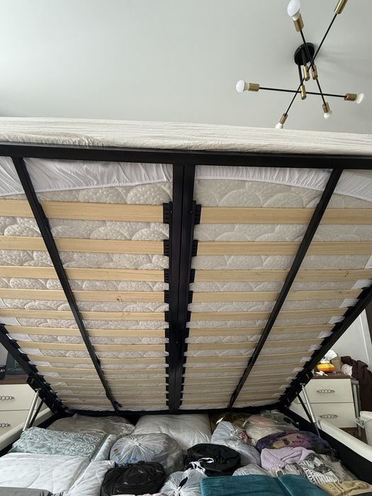 Кровать двуспальная