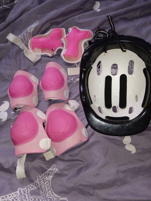 Отдам ролики и защиту.