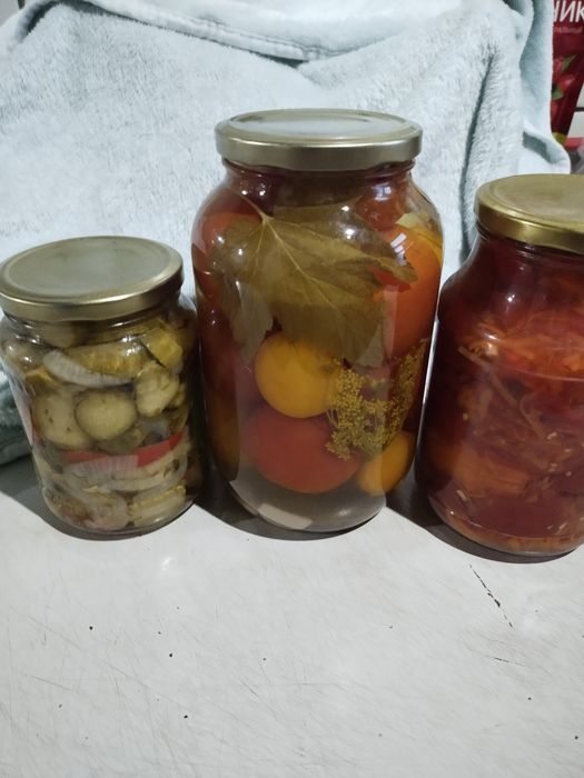Домашние соленья , салаты, варенье.