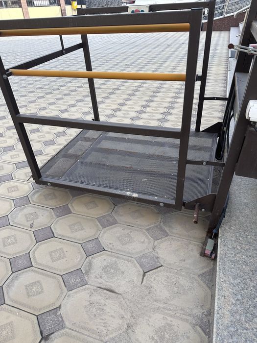 Подьемник для инвалидов вертикальный б/у