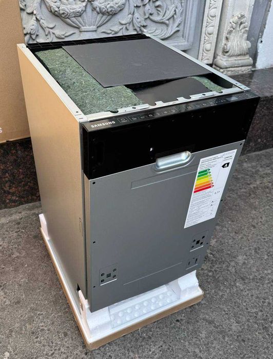 Встраиваемая посудомоечная машина Samsung DW50R4040BB