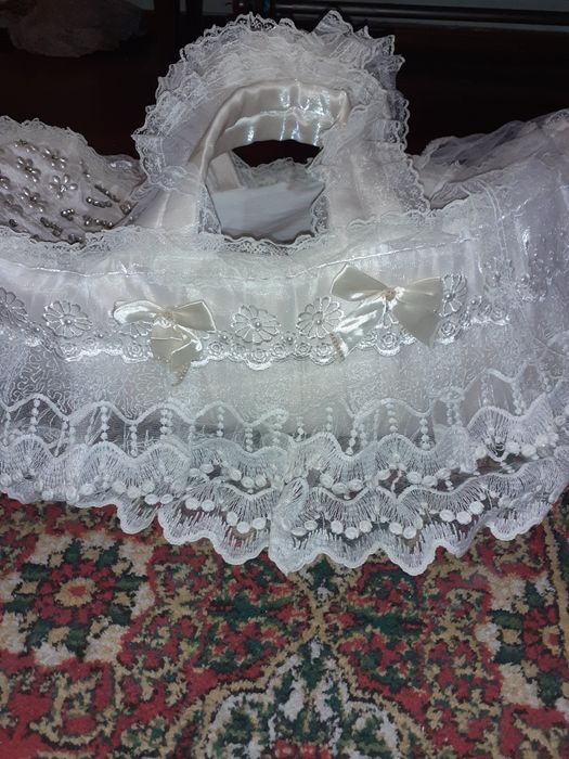 Chaqaloq solib opchiqadigon sumka. Hadiya