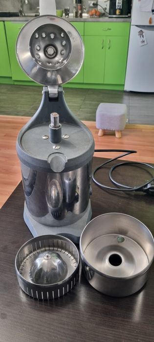 Професионална цитруспреса, сокоизстисквачка " DIHR "