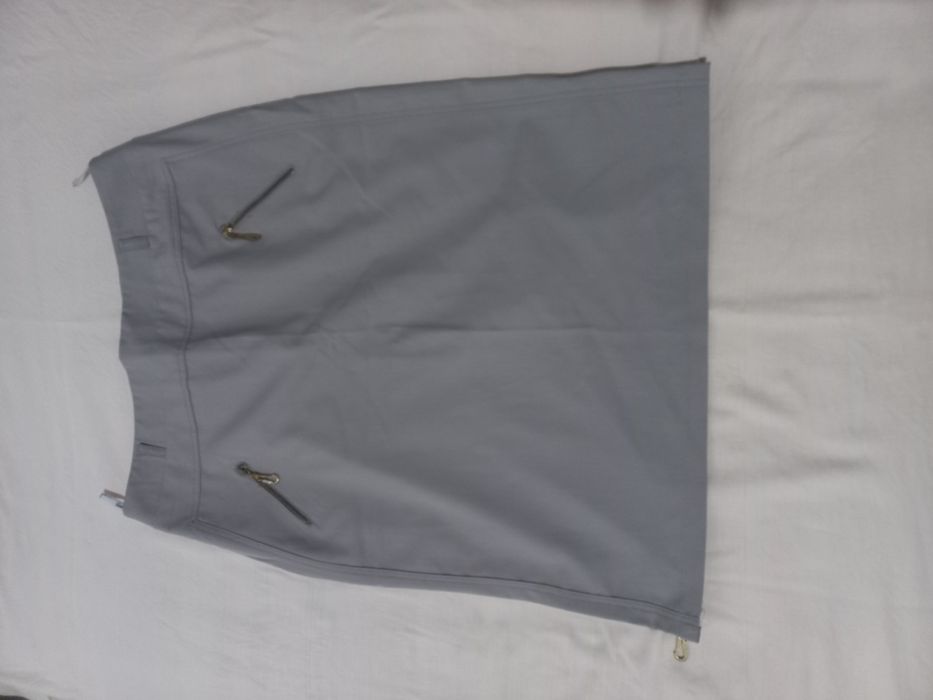 Chiroyli ayollar yubkasi