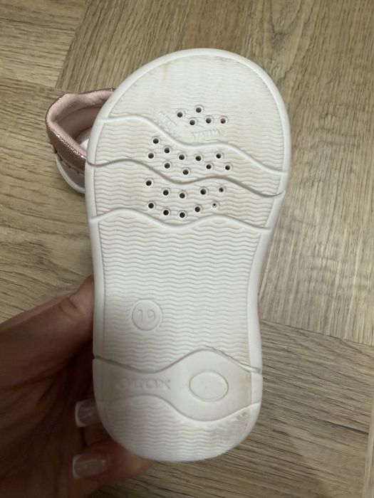 Продам сандали на малышку
