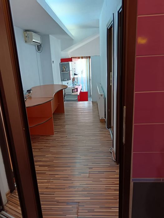 Inchiriez apartament Penthouse 100 mp in zona centrala cu jacuzzi, aer conditionat, 2 dormitoare