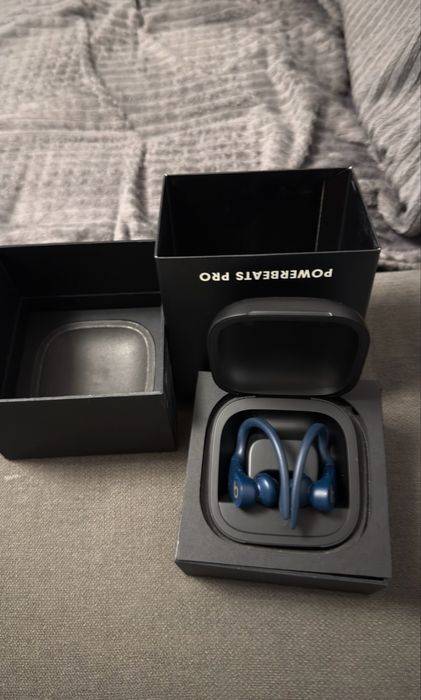 Powerbeats Pro –Doar casca stanga functionala, autonomie excelentă